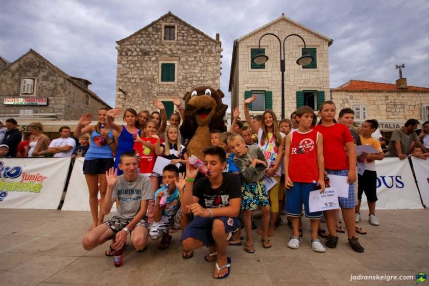 Surgaduri slavili u kišovitom Primoštenu